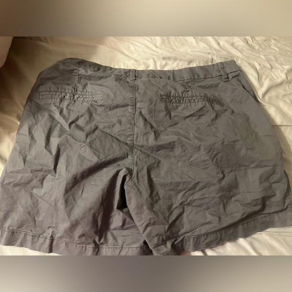 Old Navy Women's Charcoal Flat Front Shorts - Picture 3 of 4